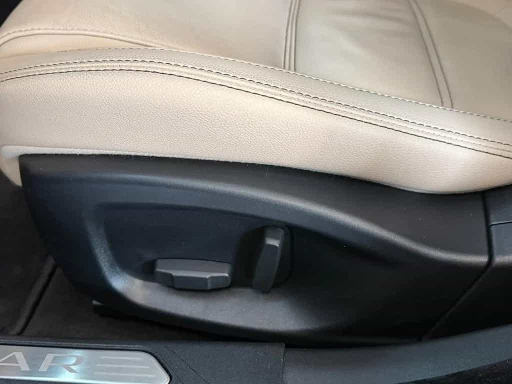 Jaguar XE 20t*1.HAND*S.HEFT*V-LEDER* 10/2016-photo-3