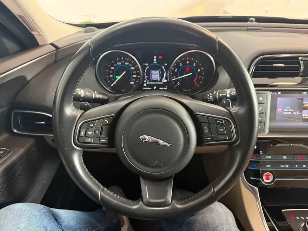 Jaguar XE 20t*1.HAND*S.HEFT*V-LEDER* 10/2016-photo-4