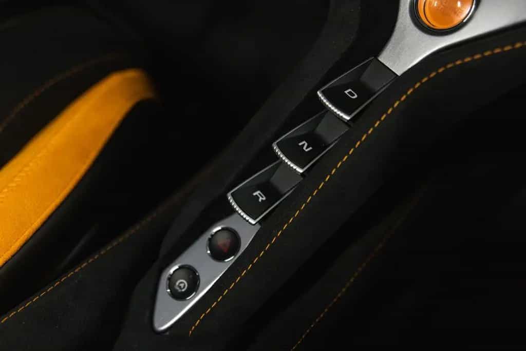 McLaren 750S Spider 01/2026-photo-19