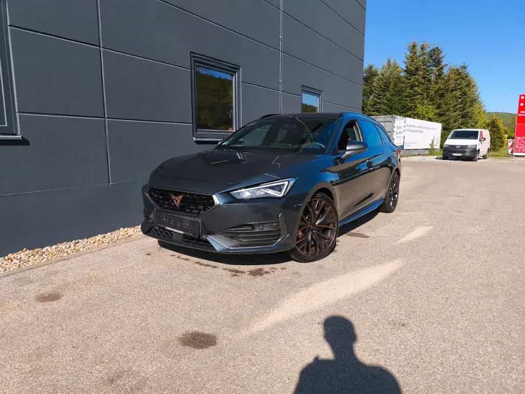 Cupra Leon Sportstourer 300 VZ CUP BREMBO PANO AHK NAV 01/2024-photo-1