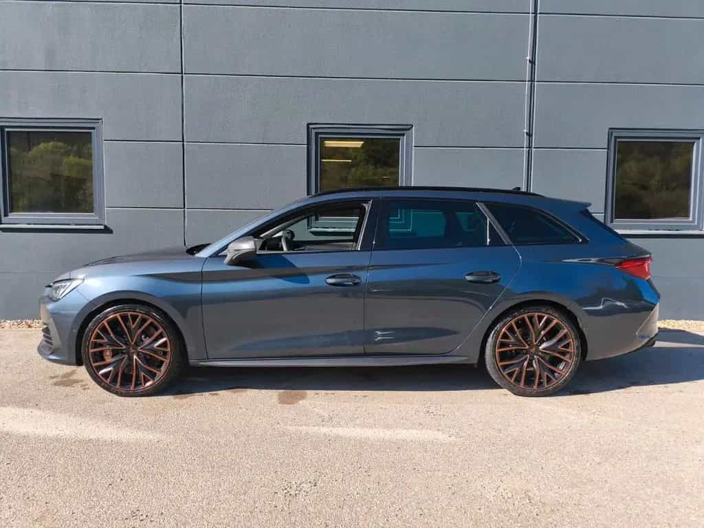 Cupra Leon Sportstourer 300 VZ CUP BREMBO PANO AHK NAV 01/2024-photo-4