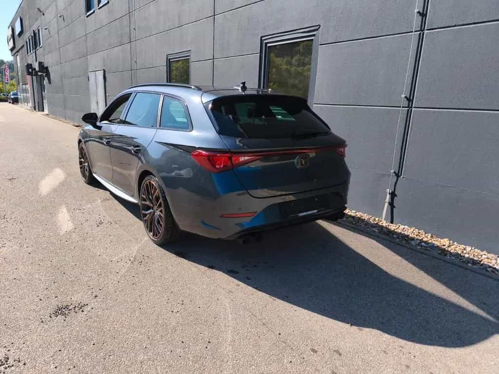 Cupra Leon Sportstourer 300 VZ CUP BREMBO PANO AHK NAV 01/2024-photo-5