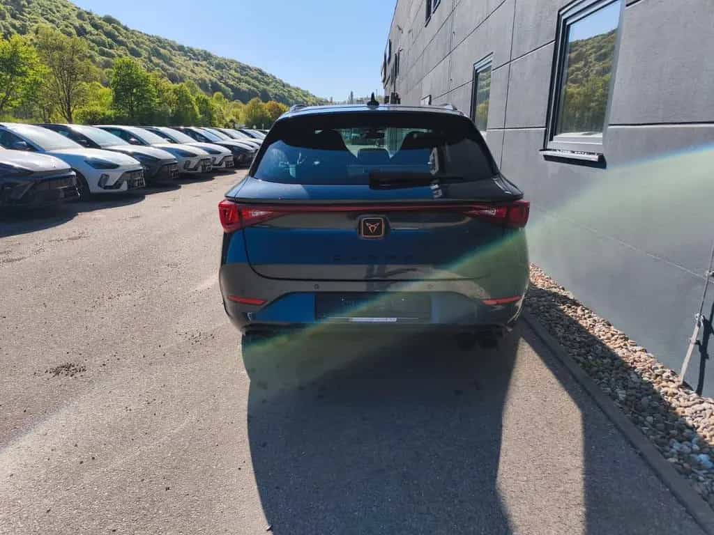 Cupra Leon Sportstourer 300 VZ CUP BREMBO PANO AHK NAV 01/2024-photo-6