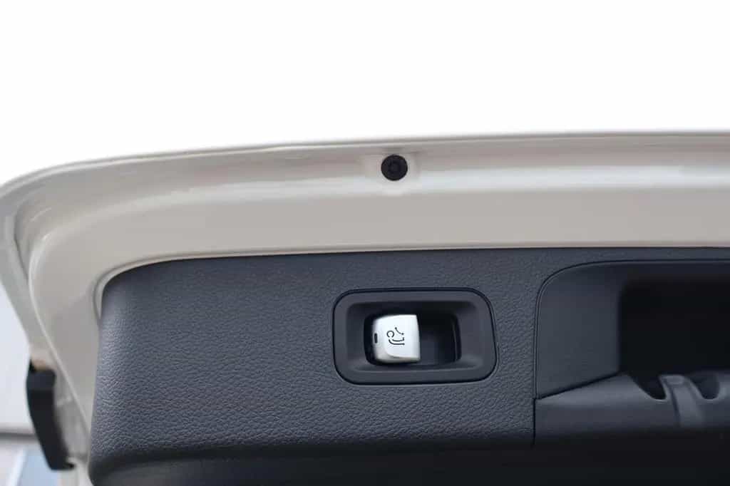 Mercedes-Benz GLC 220 GLC AHK/Navi/LED/AMG-Line 09/2019-photo-28