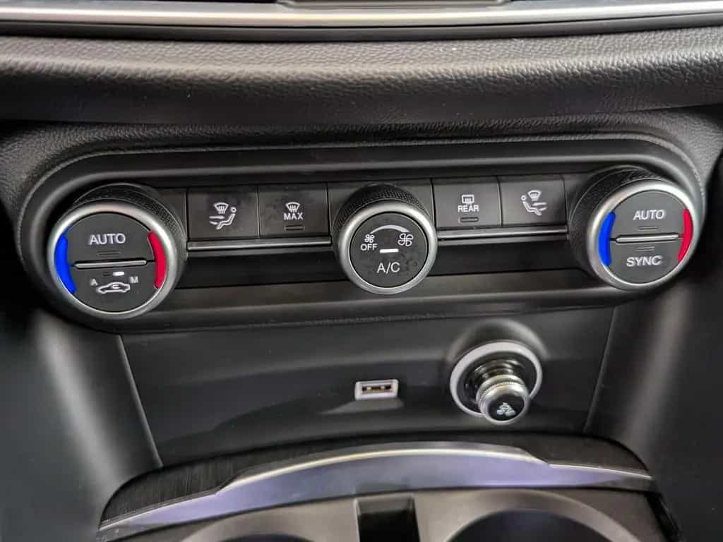 Alfa Romeo Stelvio 2.2 JTDM Super Q4 LEDER+XENON+NAVI+AHK+ 12/2020-photo-22