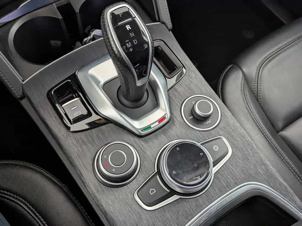 Alfa Romeo Stelvio 2.2 JTDM Super Q4 LEDER+XENON+NAVI+AHK+ 12/2020-photo-23