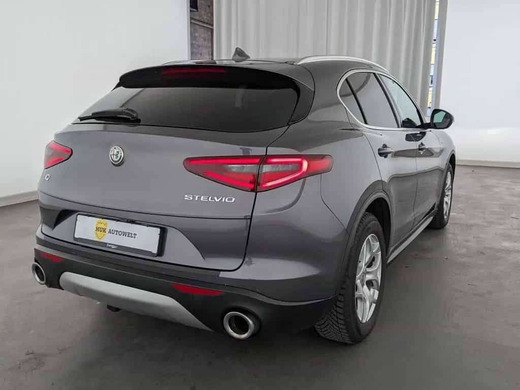 Alfa Romeo Stelvio 2.2 JTDM Super Q4 LEDER+XENON+NAVI+AHK+ 12/2020-photo-5