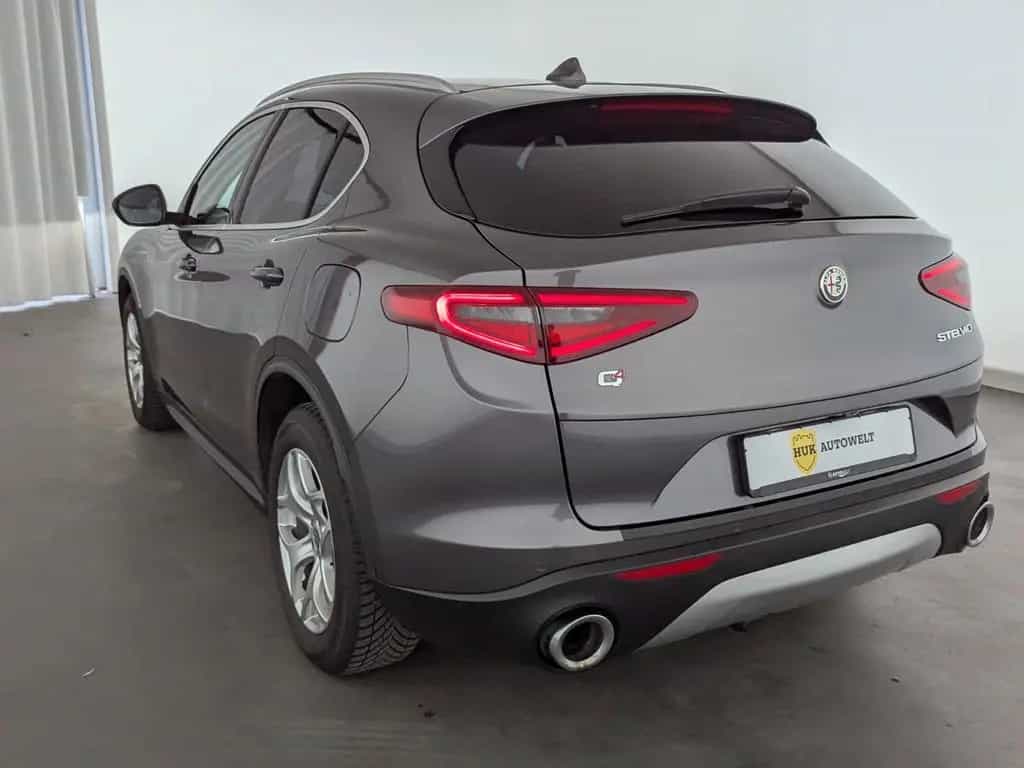 Alfa Romeo Stelvio 2.2 JTDM Super Q4 LEDER+XENON+NAVI+AHK+ 12/2020-photo-8