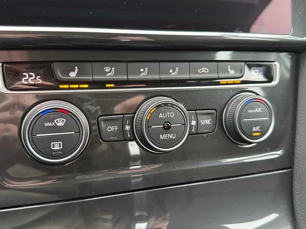 Volkswagen Golf 1.5 16V DSG Kombi Cam ACC APP Connect 07/2019-photo-25