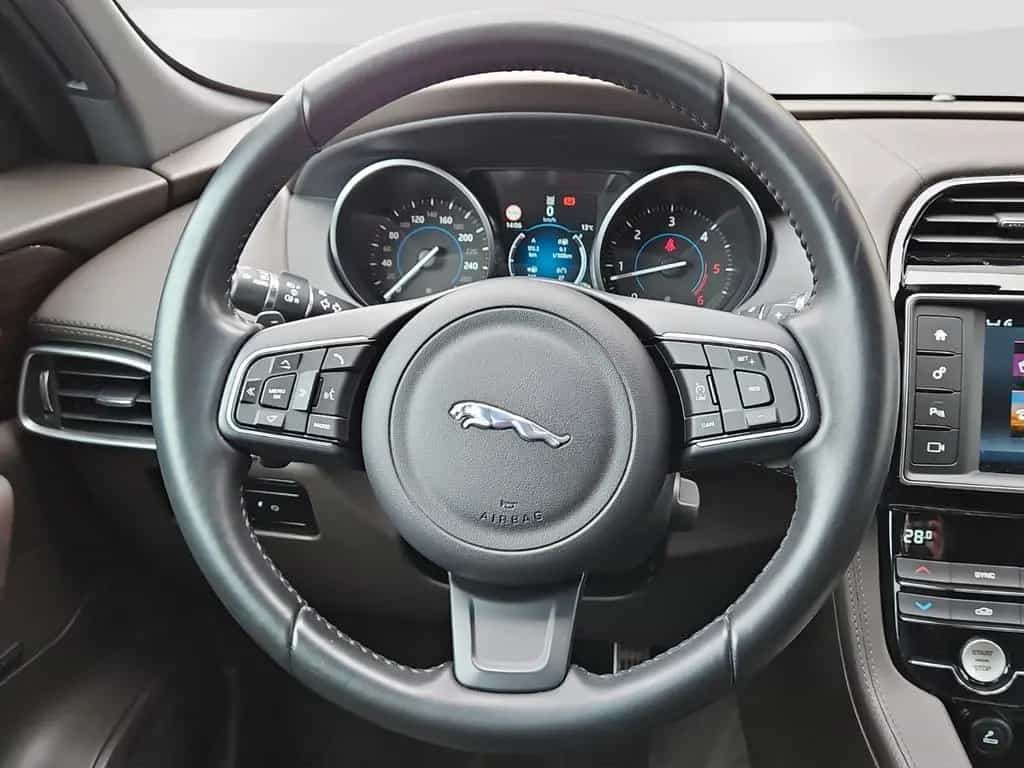 Jaguar F-Pace 30d Portfolio AWD Panorama/Cam/Navi 10/2016-photo-10