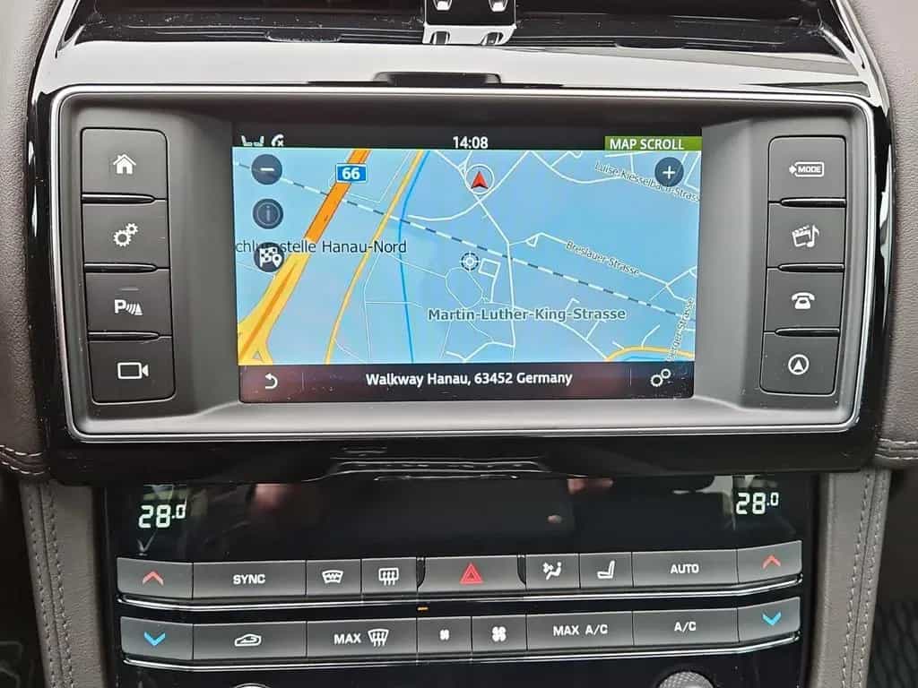 Jaguar F-Pace 30d Portfolio AWD Panorama/Cam/Navi 10/2016-photo-13