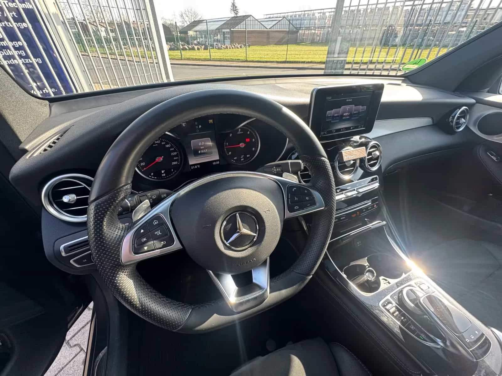 Mercedes-Benz GLC-Class 220 08/2015-photo-14