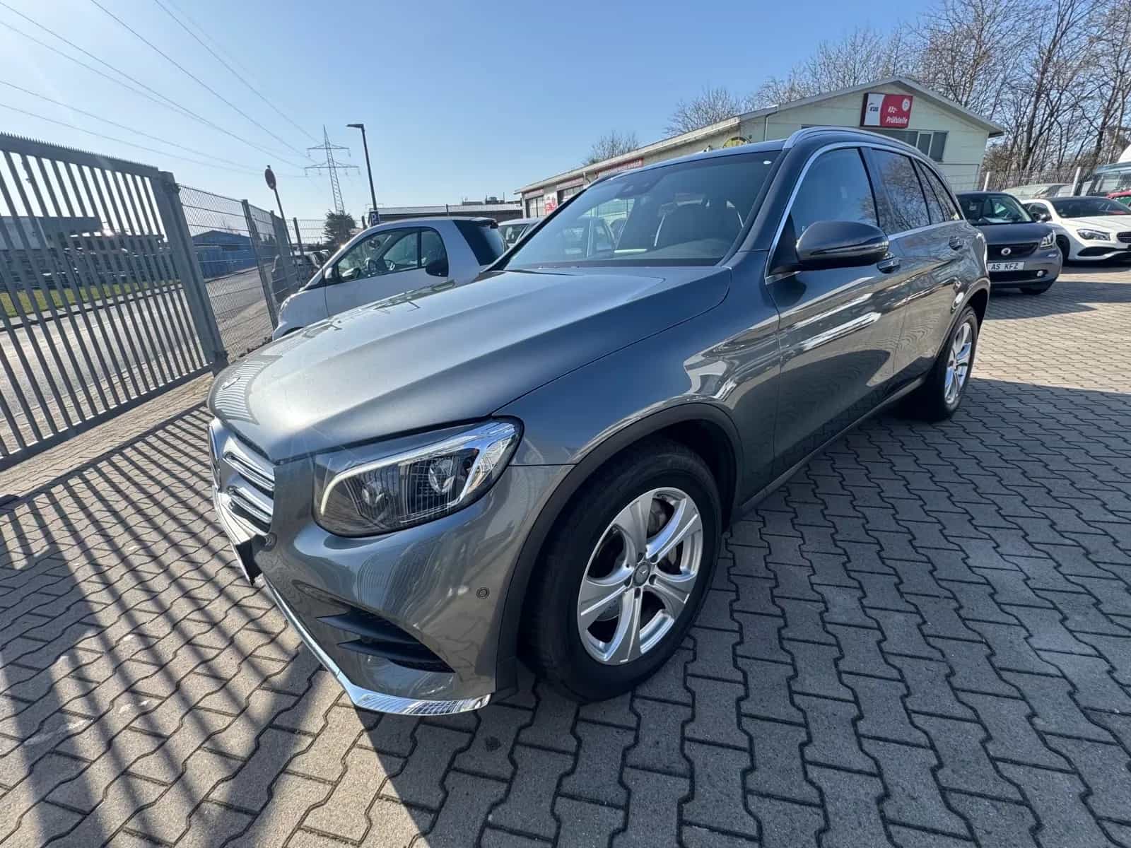Mercedes-Benz GLC-Class 220 08/2015-photo-2
