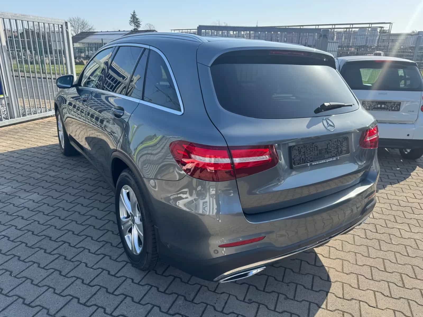 Mercedes-Benz GLC-Class 220 08/2015-photo-4