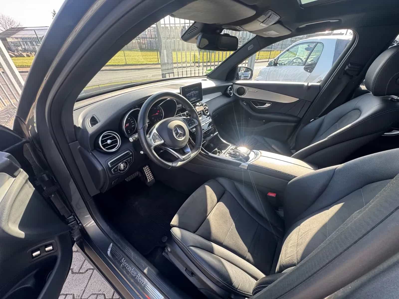 Mercedes-Benz GLC-Class 220 08/2015-photo-9