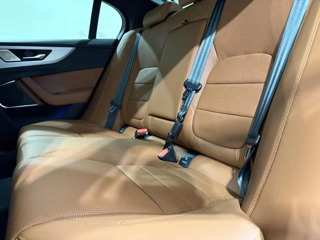 Jaguar XE R-DYNAMIC BLACK P250 01/2023-photo-15