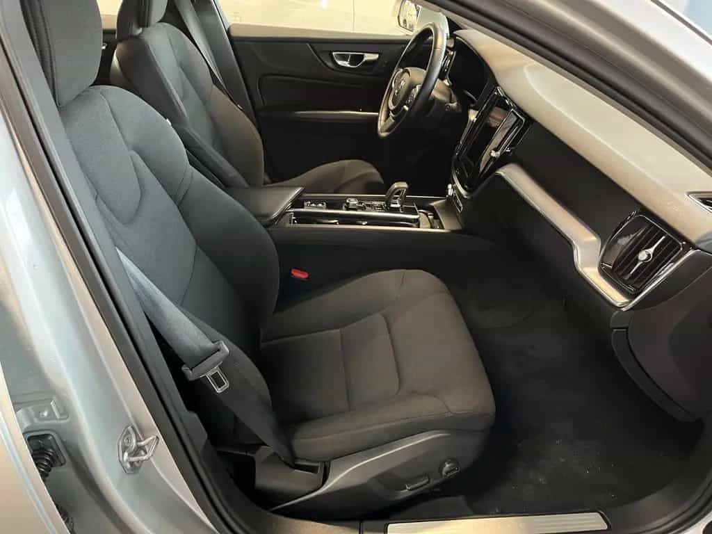 Volvo V60 Kombi Momentum Pro 12/2021-photo-10