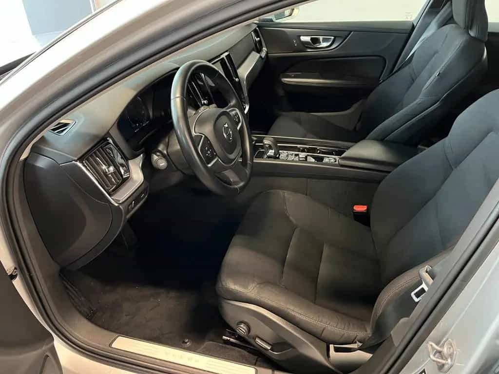 Volvo V60 Kombi Momentum Pro 12/2021-photo-11