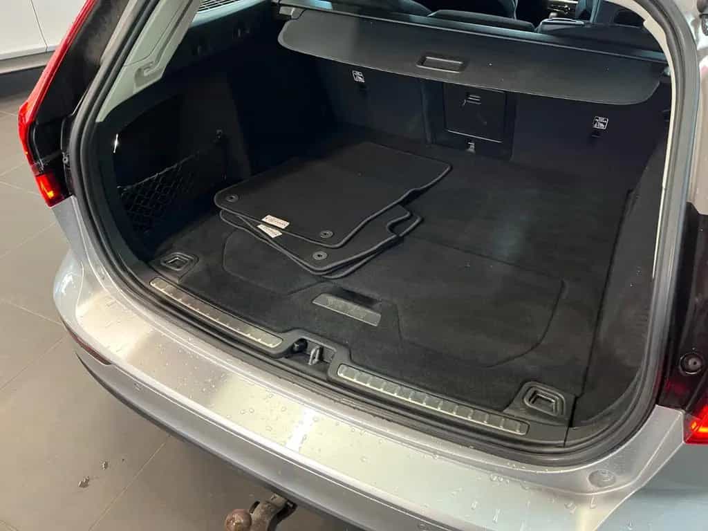 Volvo V60 Kombi Momentum Pro 12/2021-photo-4
