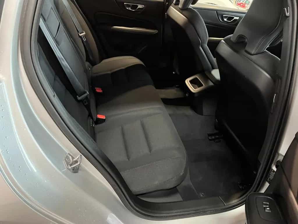 Volvo V60 Kombi Momentum Pro 12/2021-photo-9