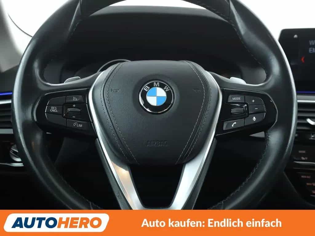BMW 5 Series 520i Sport Line Aut.*NAVI*LED*TEMPO*CAM*PDC*SHZ* 09/2018-photo-18