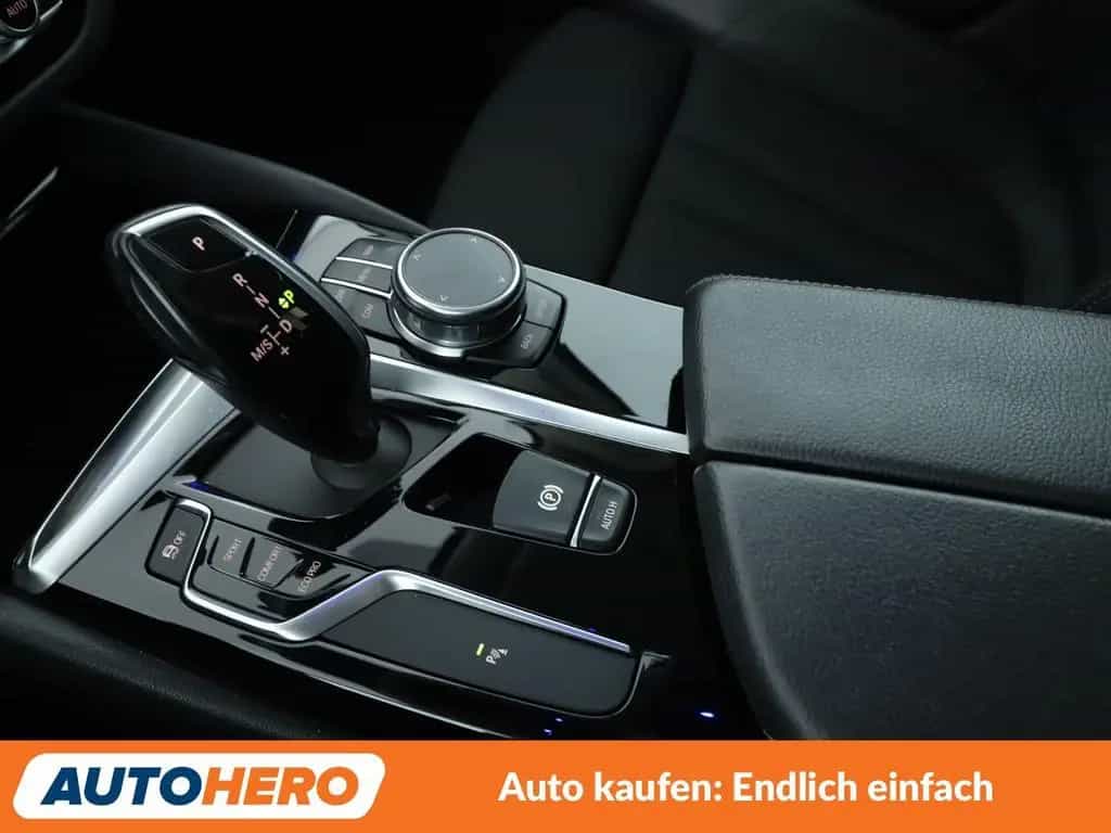 BMW 5 Series 520i Sport Line Aut.*NAVI*LED*TEMPO*CAM*PDC*SHZ* 09/2018-photo-23