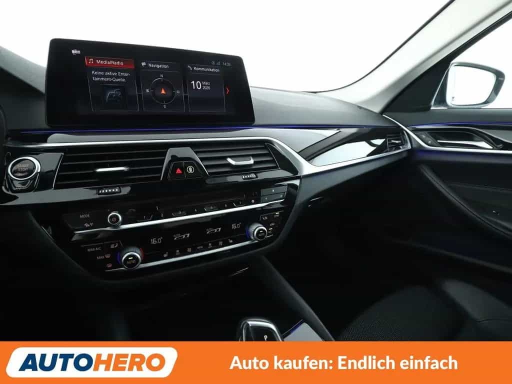 BMW 5 Series 520i Sport Line Aut.*NAVI*LED*TEMPO*CAM*PDC*SHZ* 09/2018-photo-24