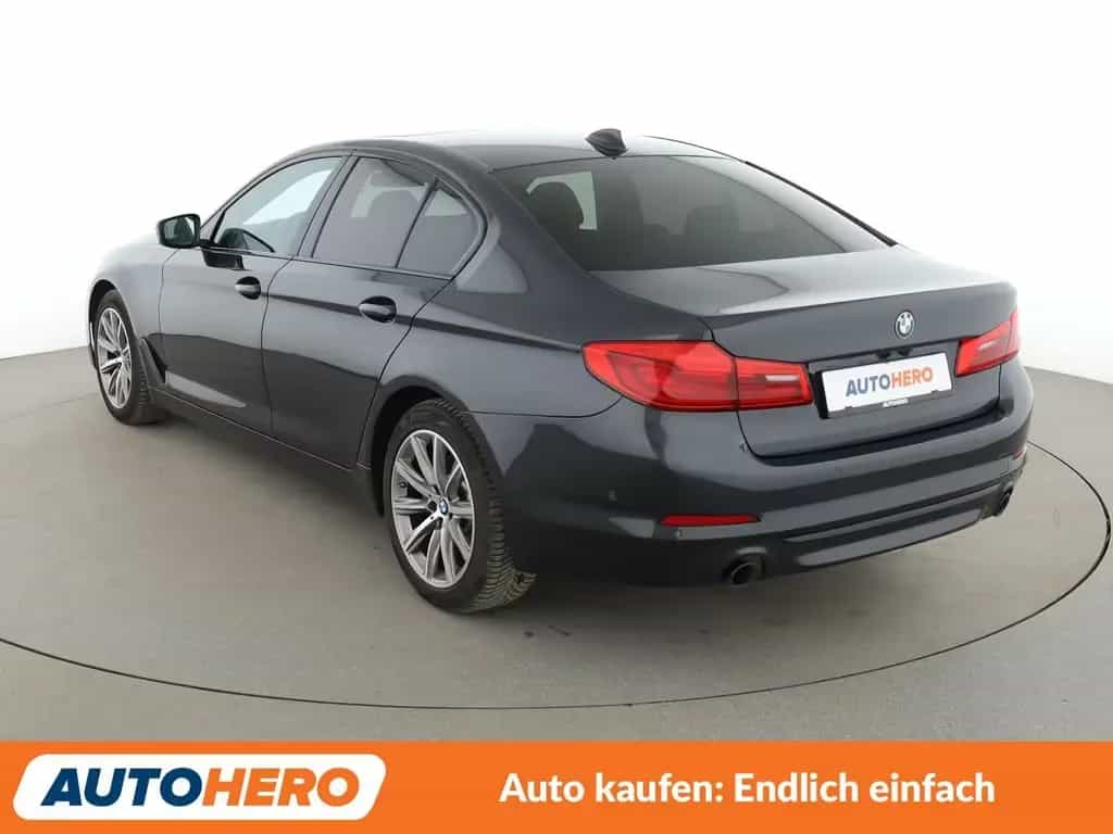 BMW 5 Series 520i Sport Line Aut.*NAVI*LED*TEMPO*CAM*PDC*SHZ* 09/2018-photo-3