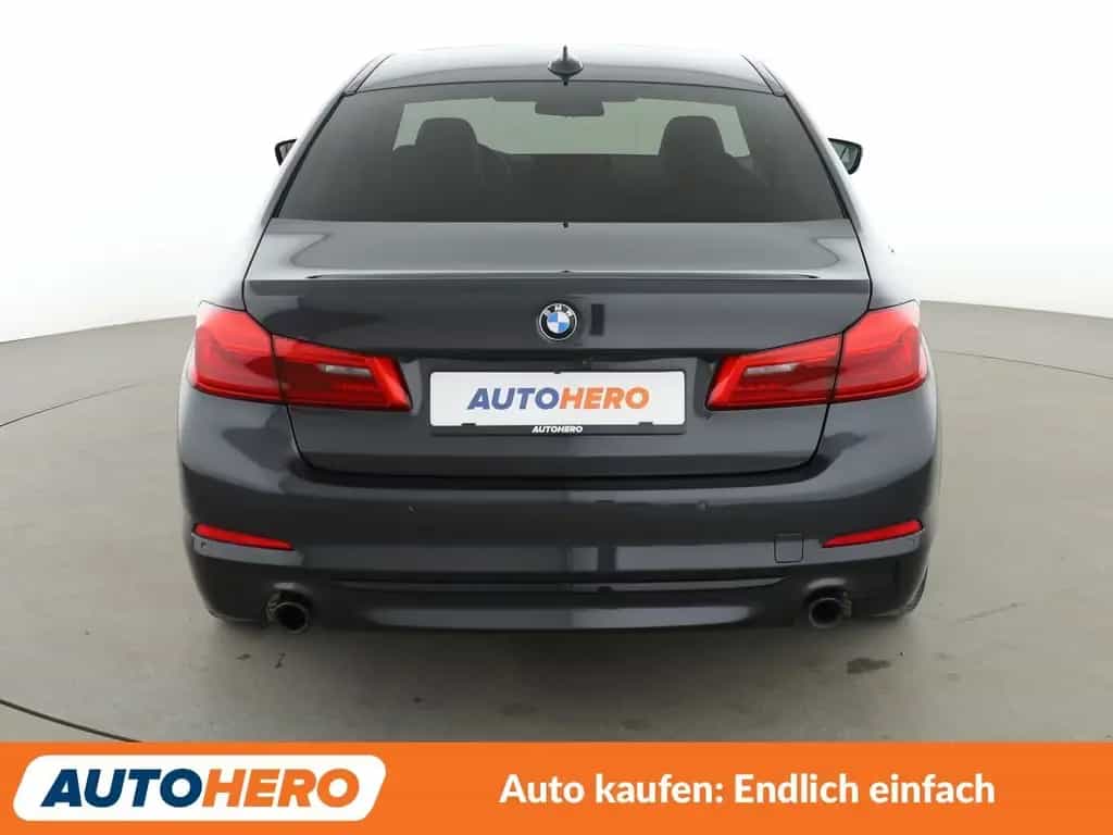 BMW 5 Series 520i Sport Line Aut.*NAVI*LED*TEMPO*CAM*PDC*SHZ* 09/2018-photo-4