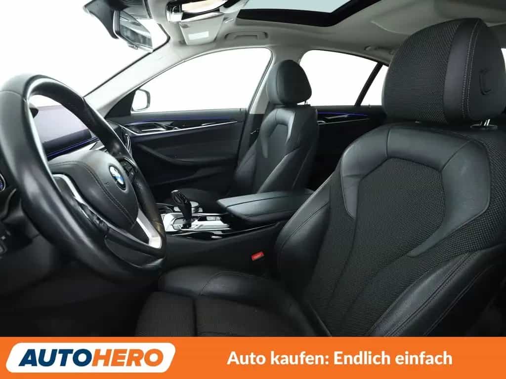 BMW 5 Series 520i Sport Line Aut.*NAVI*LED*TEMPO*CAM*PDC*SHZ* 09/2018-photo-9