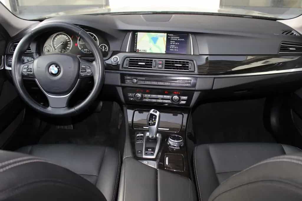 BMW 5 Series 520d Touring Luxury Line *LEDER NAVI KAMERA HUD* 03/2015-photo-10