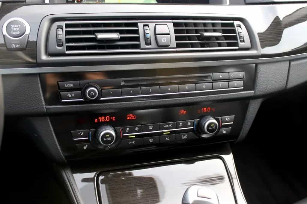 BMW 5 Series 520d Touring Luxury Line *LEDER NAVI KAMERA HUD* 03/2015-photo-23