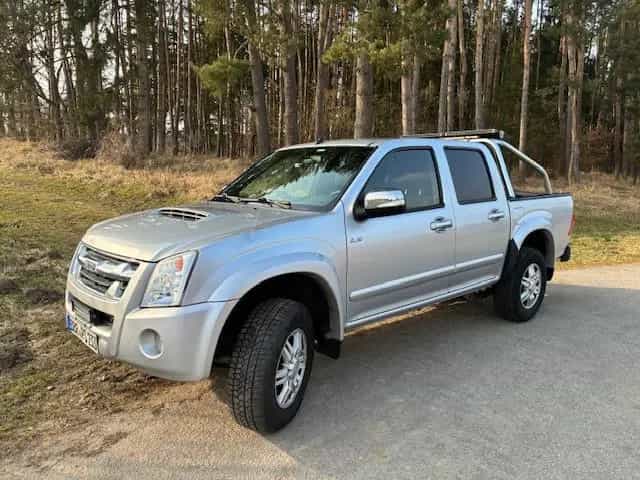 Isuzu D-Max 02/2011-photo-0