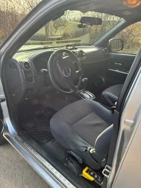 Isuzu D-Max 02/2011-photo-3