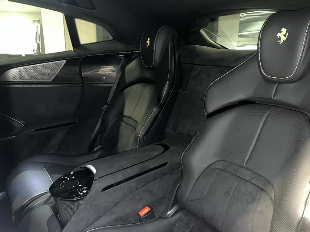 Ferrari Purosangue |MwSt. |Panorama-Dach |Massage 05/2024-photo-15