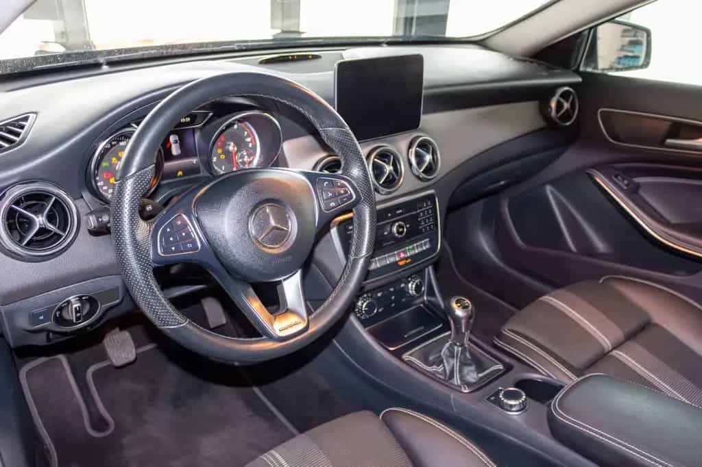 Mercedes-Benz GLA 200 10/2018-photo-11