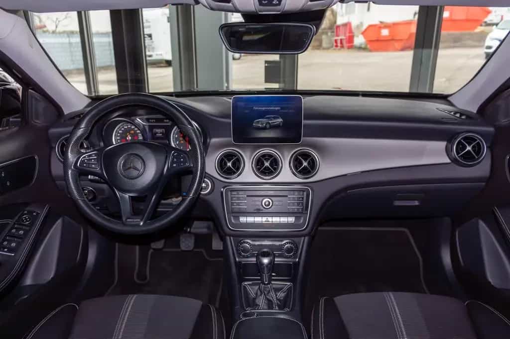 Mercedes-Benz GLA 200 10/2018-photo-12