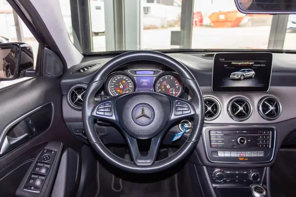 Mercedes-Benz GLA 200 10/2018-photo-13