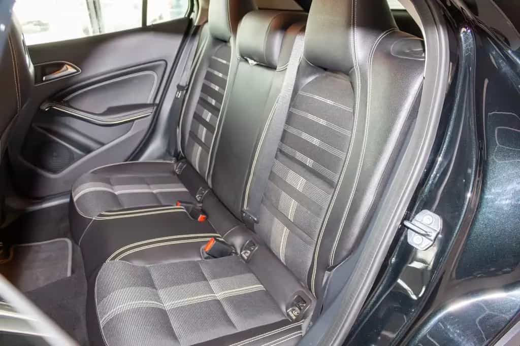 Mercedes-Benz GLA 200 10/2018-photo-16