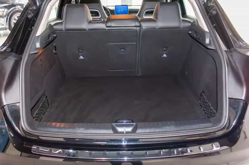 Mercedes-Benz GLA 200 10/2018-photo-17