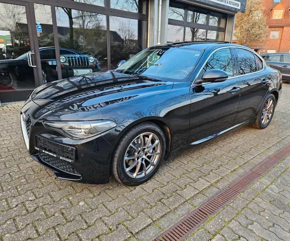 Alfa Romeo Giulia Super PANO LEDER NAVI VOLL SHEFT TOP GEPF 12/2017-photo-0
