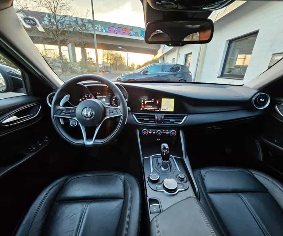 Alfa Romeo Giulia Super PANO LEDER NAVI VOLL SHEFT TOP GEPF 12/2017-photo-27