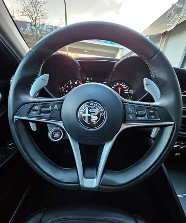 Alfa Romeo Giulia Super PANO LEDER NAVI VOLL SHEFT TOP GEPF 12/2017-photo-28