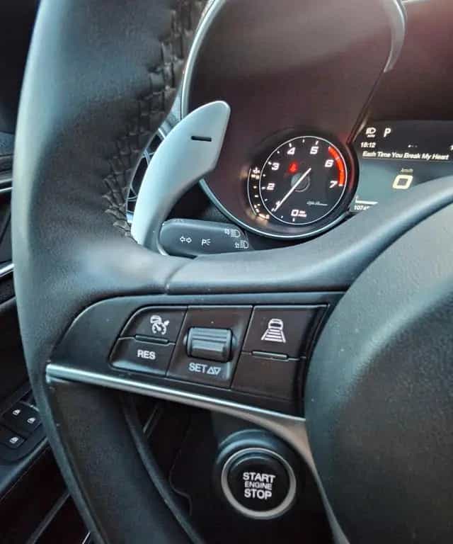 Alfa Romeo Giulia Super PANO LEDER NAVI VOLL SHEFT TOP GEPF 12/2017-photo-30