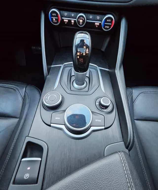 Alfa Romeo Giulia Super PANO LEDER NAVI VOLL SHEFT TOP GEPF 12/2017-photo-38