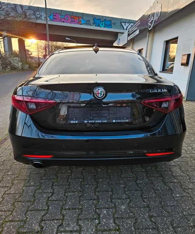 Alfa Romeo Giulia Super PANO LEDER NAVI VOLL SHEFT TOP GEPF 12/2017-photo-4