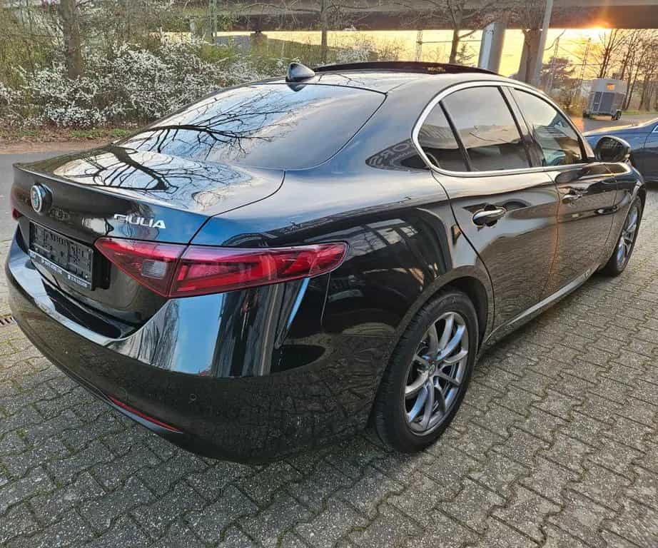 Alfa Romeo Giulia Super PANO LEDER NAVI VOLL SHEFT TOP GEPF 12/2017-photo-5
