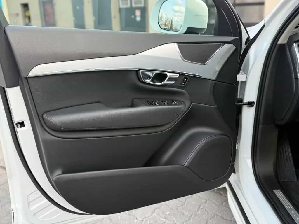 Volvo XC90 Momentum 2WD*LEDER*AMBIENTE*LED*GEPFLEGT 01/2017-photo-23