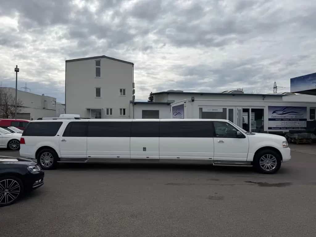 Lincoln Navigator Stretch Limo 14 Personen 01/2012-photo-10