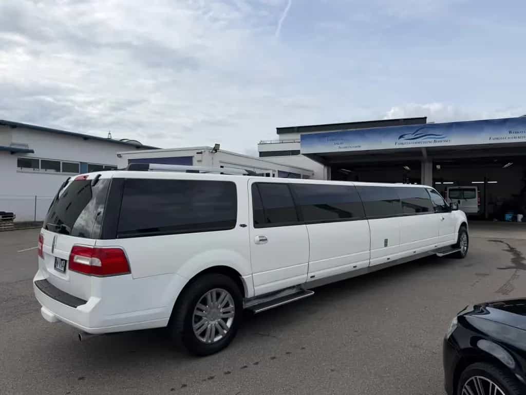 Lincoln Navigator Stretch Limo 14 Personen 01/2012-photo-11